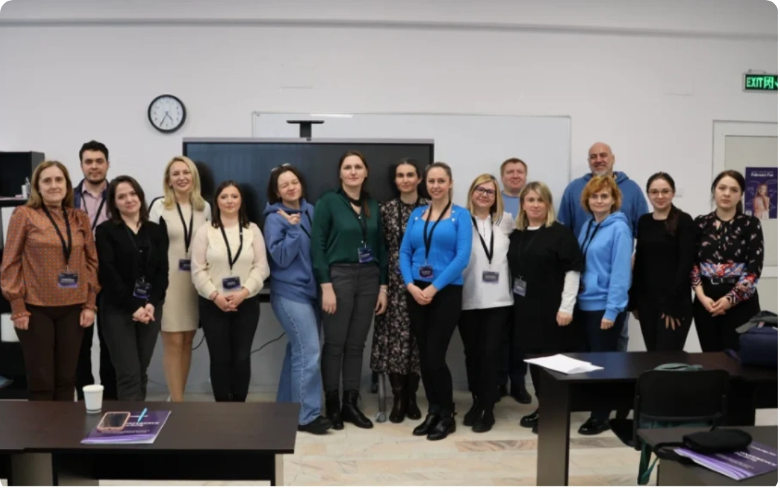 poza de grup intre profesori la sfarsitul orelor de curs